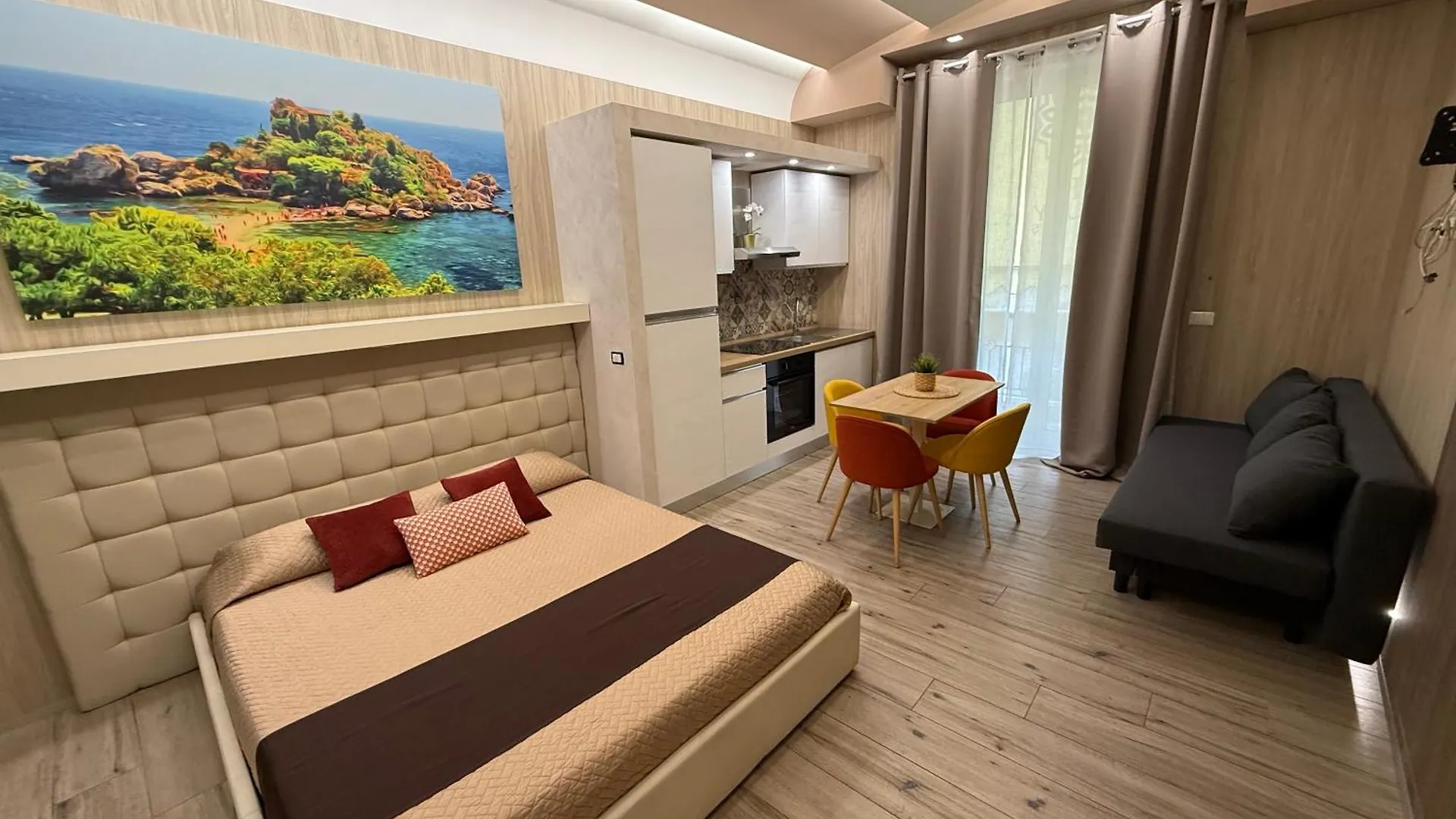 Th Luxury Rooms & Apartment Giardini Naxos 3*,