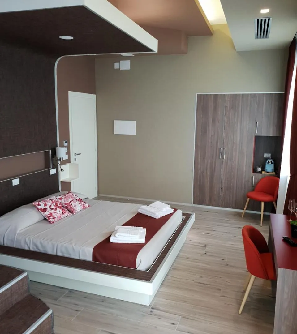Th Luxury Rooms & Apartment Giardini Naxos 3*,  İtalya