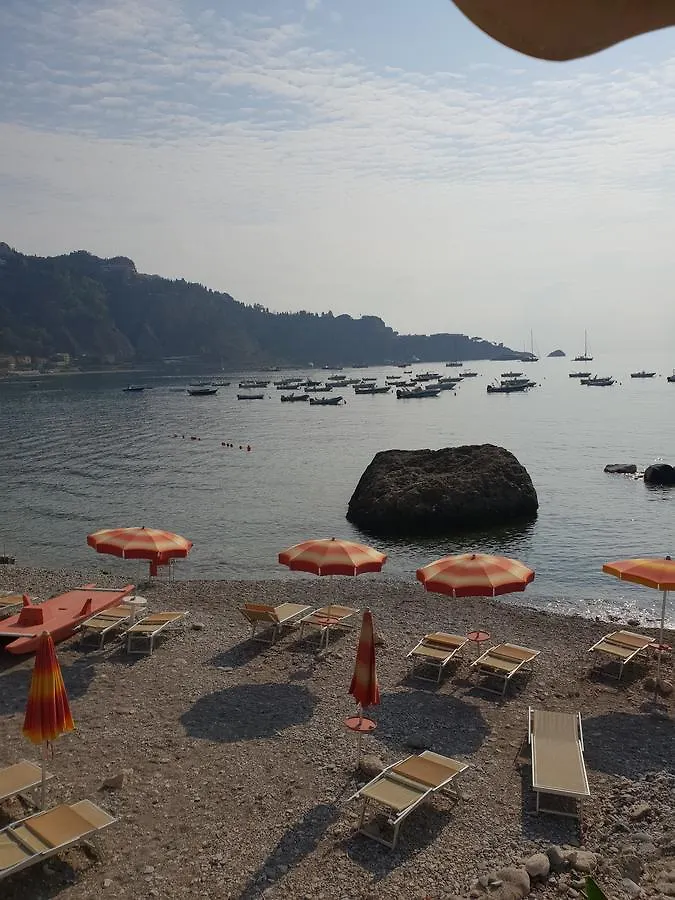 Th Luxury Rooms & Apartment Giardini-Naxos 3*,